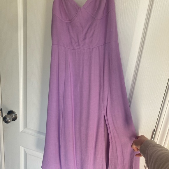 Sunday best- NWT Flowy purple dress with slit - Picture 5 of 5